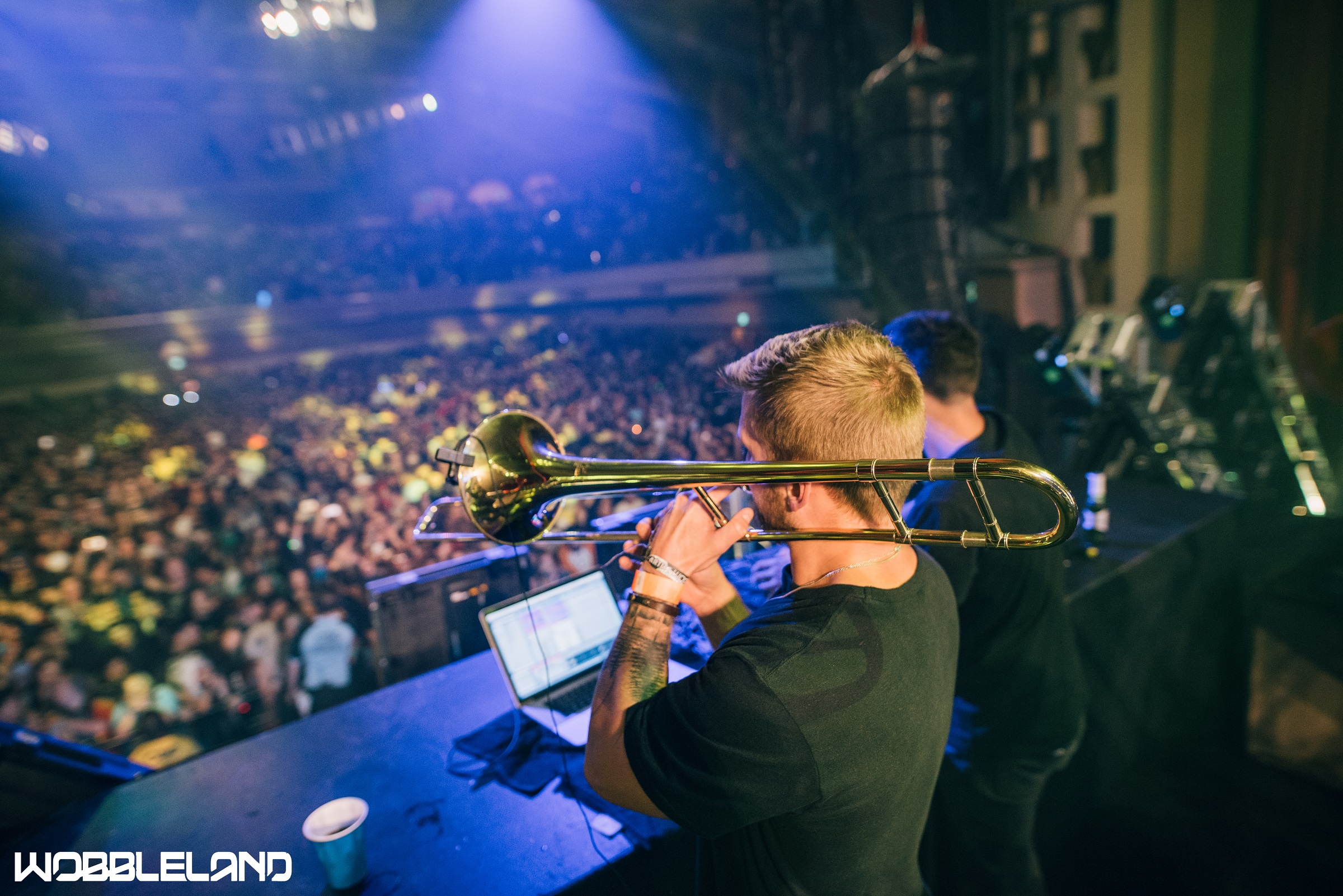 "trap 新贵","极其出色的长号手",连billboard都对他大加赞赏.